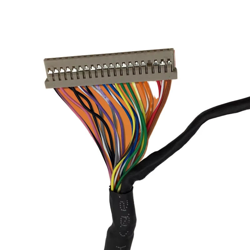 Pengumpulan kabel LVDS presisi dengan konektor aman dan pasangan terlindung, dirancang untuk stabilitas sinyal kecepatan tinggi